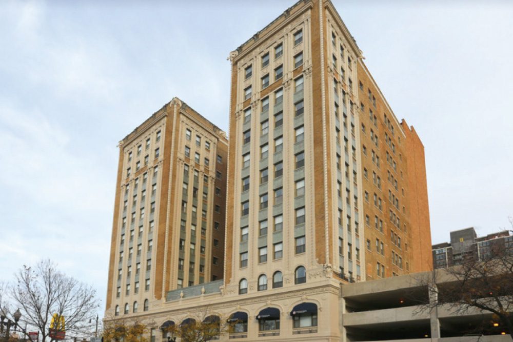 Sheridan Plaza Chicago | 4607 N Sheridan | ParqEx Parking Solutions Sheridan Plaza Chicago | 4607 N Sheridan | ParqEx Parking Solutions